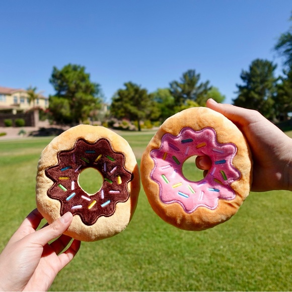 Donut Dog Toy🍩 squeaky plush dog toy - Picture 3 of 6